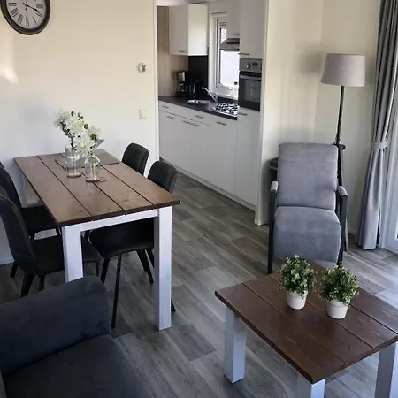 Oase, Zanddijk 75 * Julianadorp