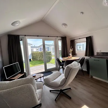 Oase, Zanddijk 75 *