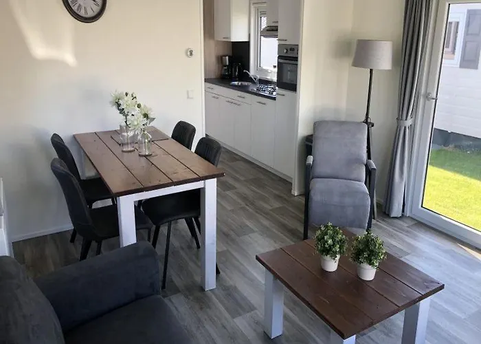 Oase, Zanddijk 75 * Julianadorp